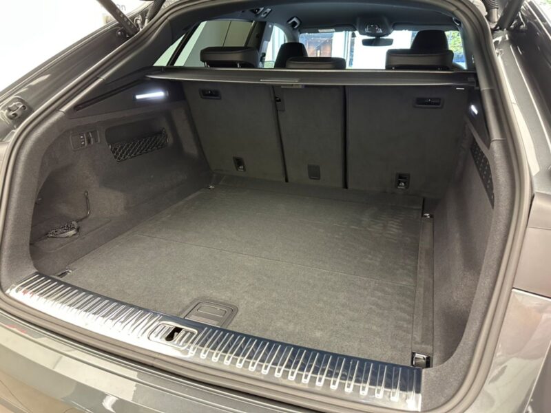 2023 AUDI SQ8 (3BA-F1DWRA)