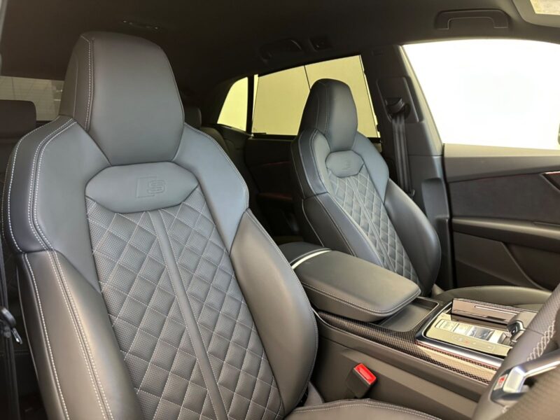 2023 AUDI SQ8 (3BA-F1DWRA)