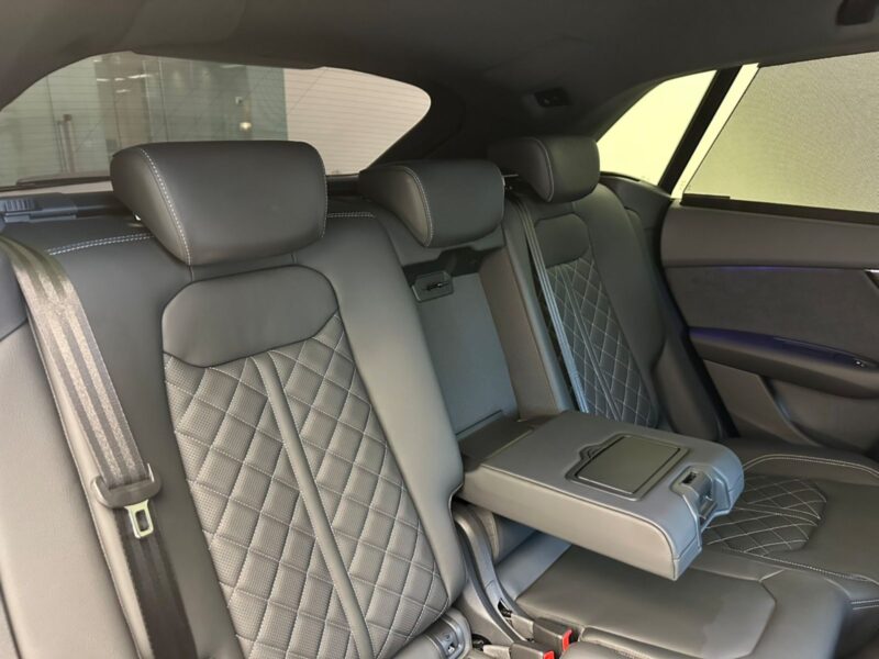 2023 AUDI SQ8 (3BA-F1DWRA)