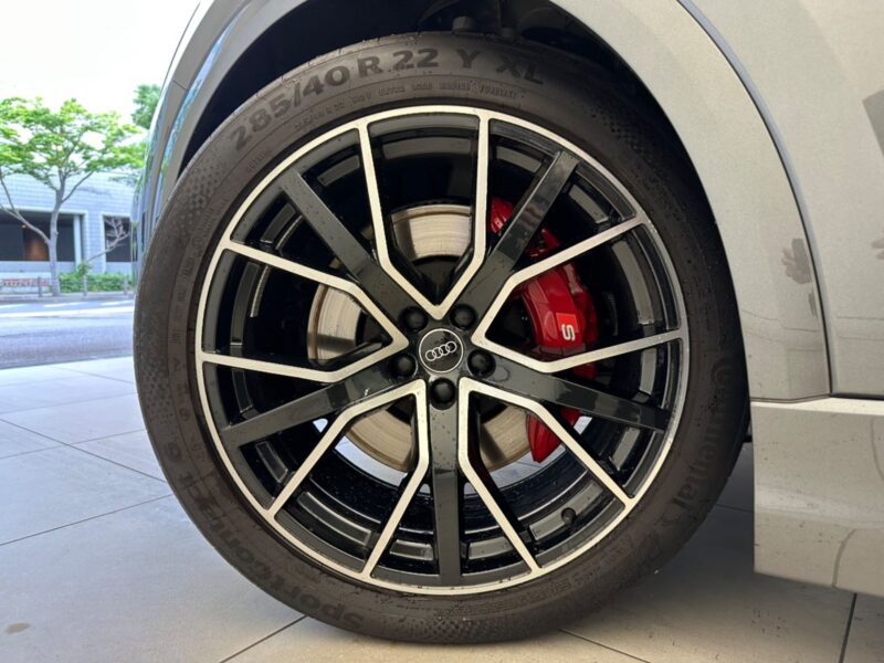 2023 AUDI SQ8 (3BA-F1DWRA)